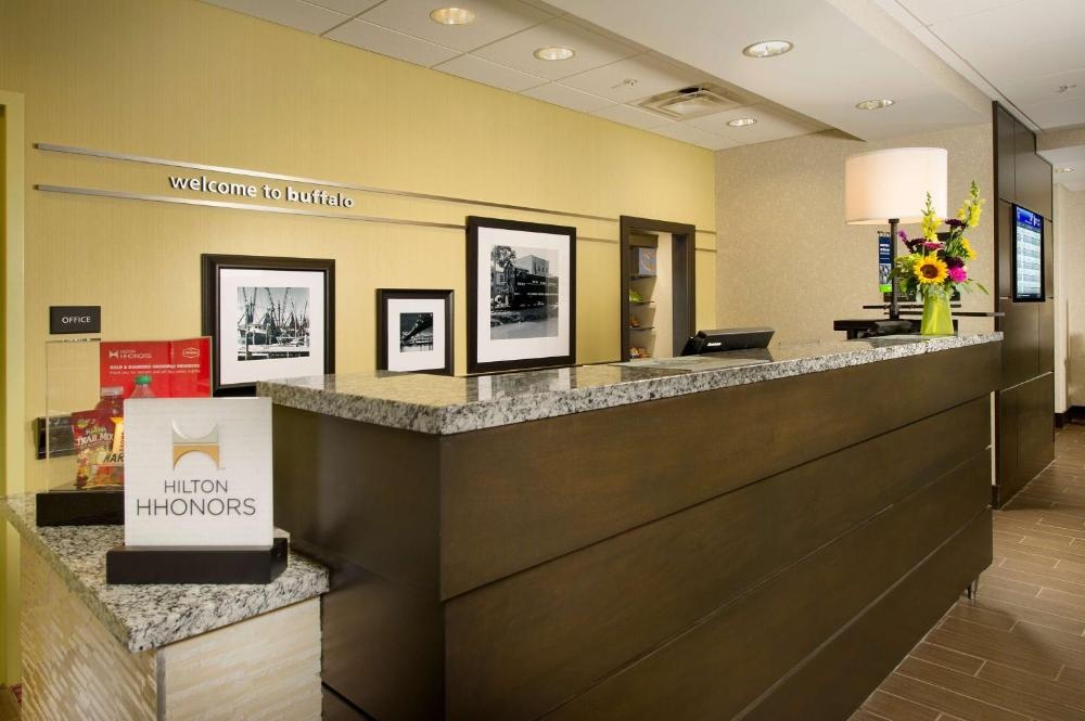 Hampton Inn & Suites - Buffalo Airport